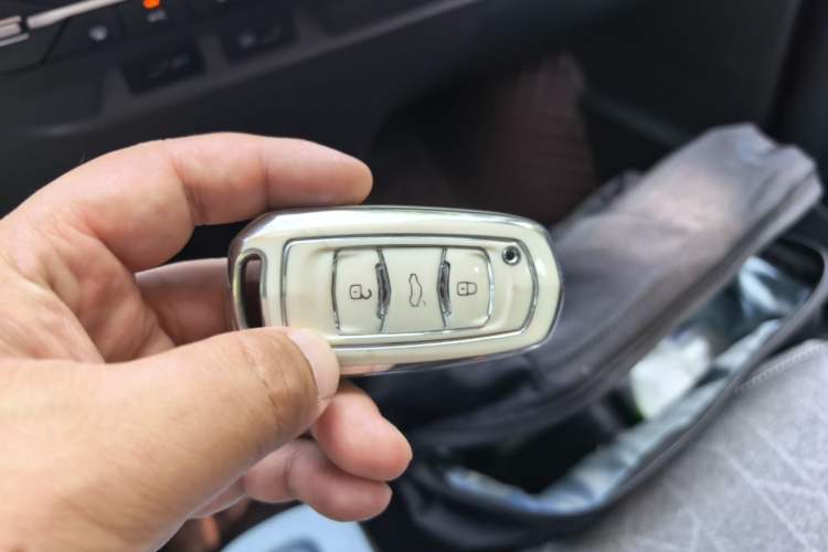 Used Geely Galaxy Panda 2023 Panda Mini 200km Endurance Bear Vehicle Key