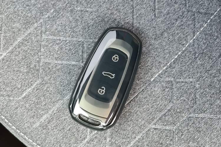 Used Geely Galaxy Panda 2023 Panda Mini 200km Endurance Bear Vehicle Key