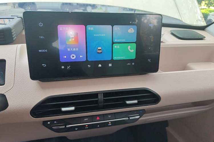 Used Geely Galaxy Panda 2023 Panda Mini 200km Endurance Bear Audio And AC Panel