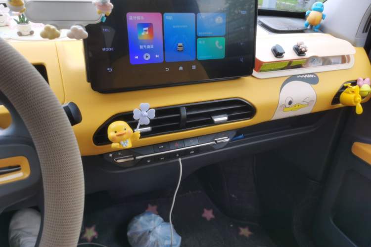 Used Geely Galaxy Panda 2023 Panda Mini 200km Endurance Bear Audio And AC Panel