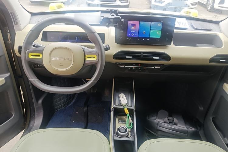 Used Geely Galaxy Panda 2023 Panda Mini 200km Endurance Bear Center Console