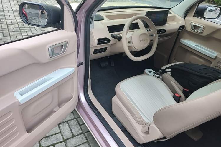 Used Geely Galaxy Panda 2023 Panda Mini 200km Endurance Bear Driver Seat