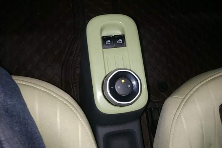 Used Geely Galaxy Panda 2023 Panda Mini 200km Dynamic Bear Gear Lever