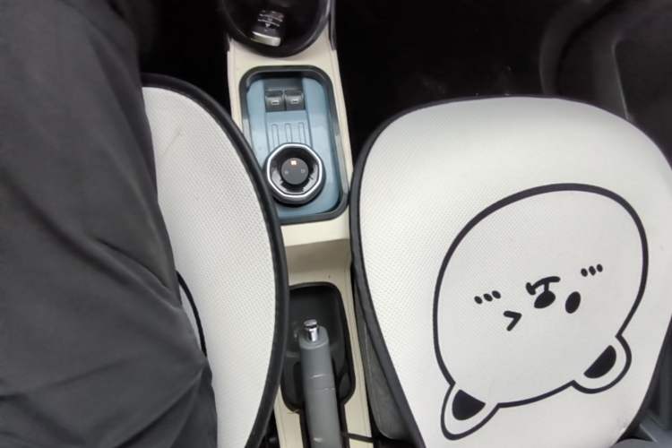 Used Geely Galaxy Panda 2023 Panda Mini 200km Endurance Bear Gear Lever