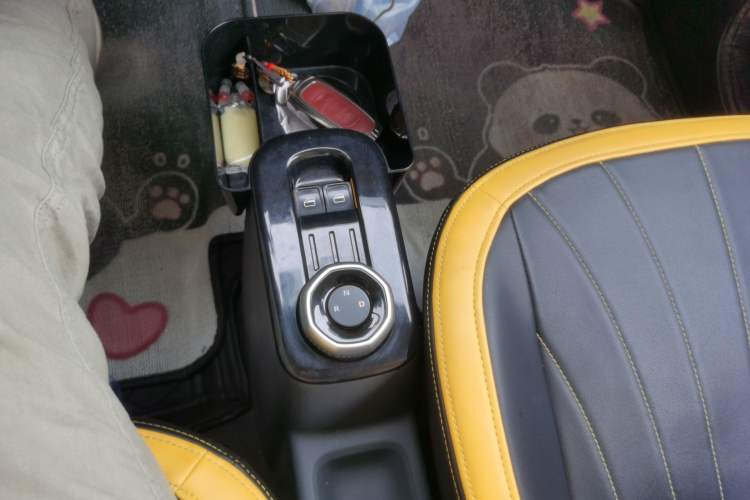 Used Geely Galaxy Panda 2023 Panda Mini 200km Endurance Bear Gear Lever