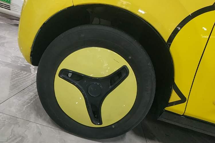 Used Geely Galaxy Panda 2023 Panda Mini 200km Dynamic Bear Left Front Wheel Hub