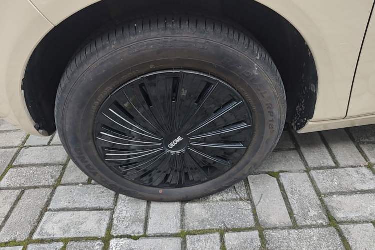Used Geely Galaxy Panda 2023 Panda Mini 200km Endurance Bear Left Front Wheel Hub