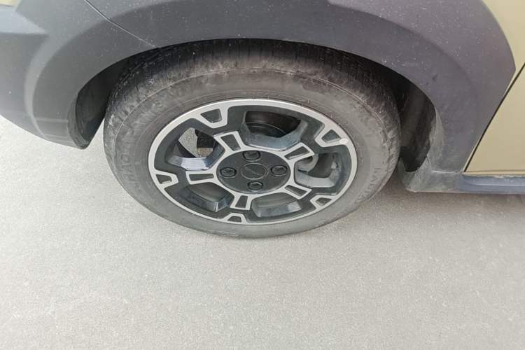 Used Geely Galaxy Panda 2023 Panda Mini 200km Endurance Bear Left Front Wheel Hub