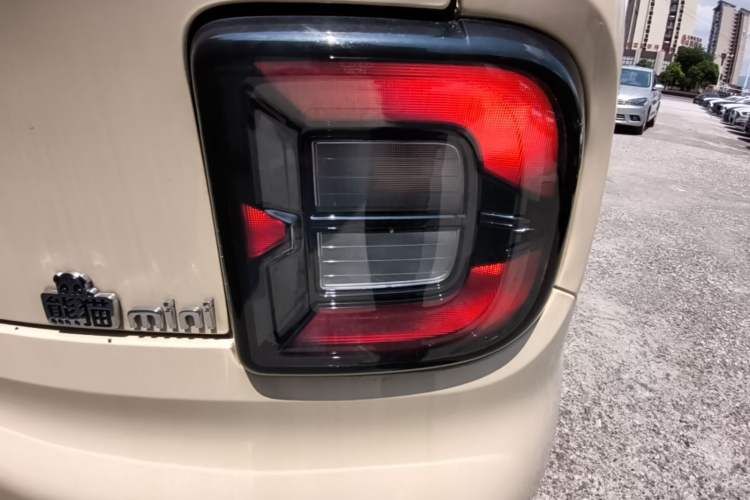 Used Geely Galaxy Panda 2023 Panda Mini 200km Endurance Bear Right Rear Taillight