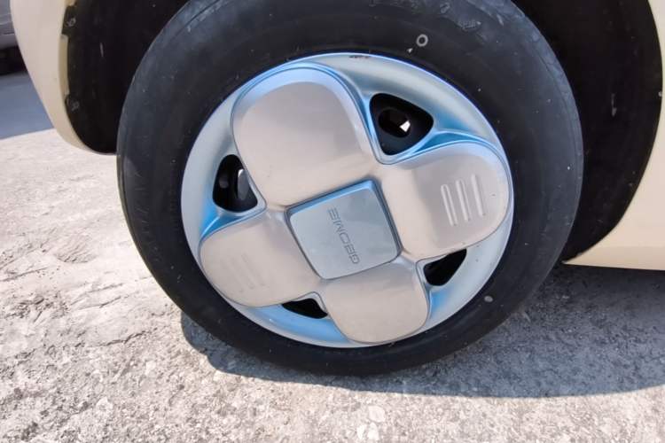 Used Geely Galaxy Panda 2023 Panda Mini 200km Endurance Bear Right Rear Wheel Hub
