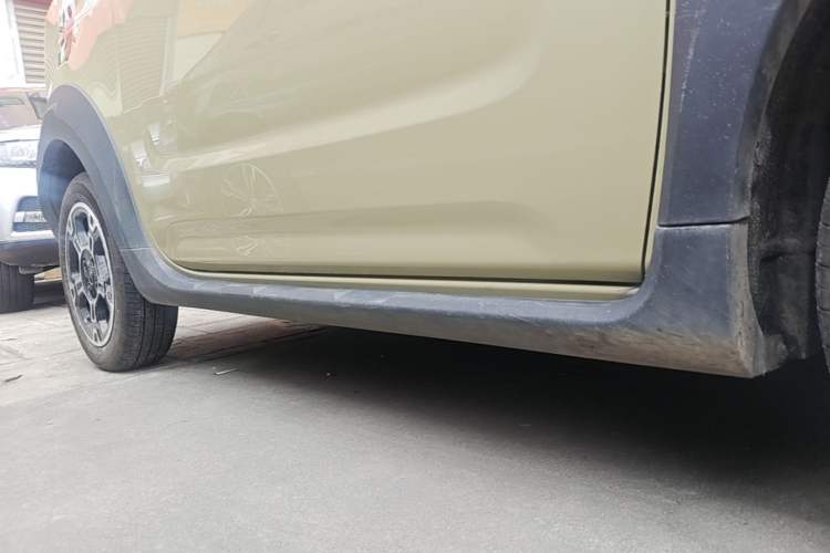 Used Geely Galaxy Panda 2023 Panda Mini 200km Endurance Bear Right Side Sill