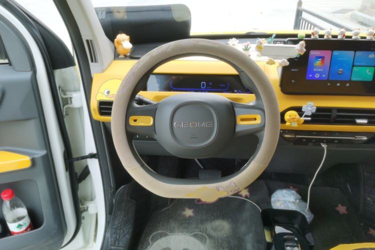 Used Geely Galaxy Panda 2023 Panda Mini 200km Endurance Bear Steering Wheel