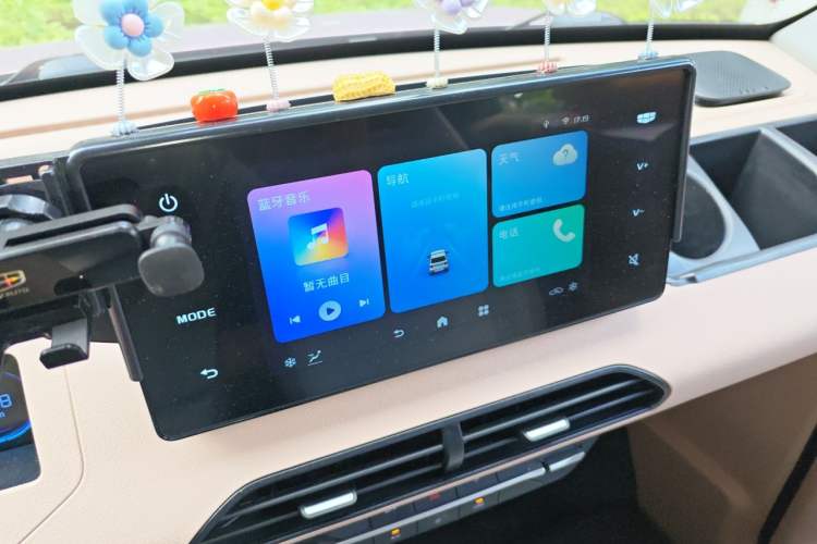 Used Geely Galaxy Panda 2024 Panda Mini 200km Endurance Bear Audio And AC Panel