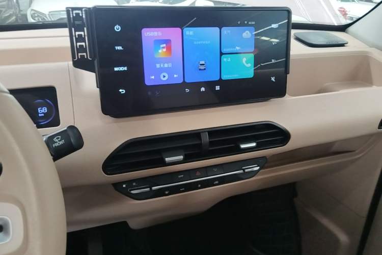 Used Geely Galaxy Panda 2024 Panda Mini 200km Endurance Bear Audio And AC Panel