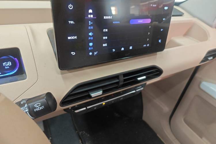 Used Geely Galaxy Panda 2024 Panda Mini 200km Endurance Bear Audio And AC Panel
