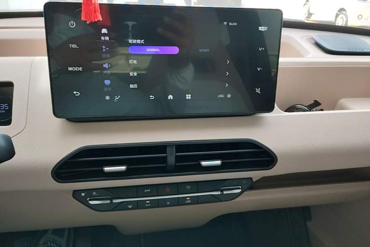 Used Geely Galaxy Panda 2024 Panda Mini 200km Endurance Bear Audio And AC Panel