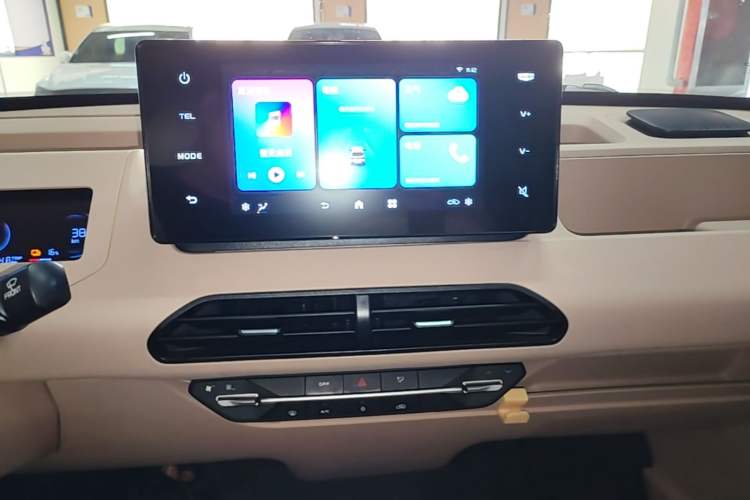 Used Geely Galaxy Panda 2024 Panda Mini 200km Endurance Bear Audio And AC Panel