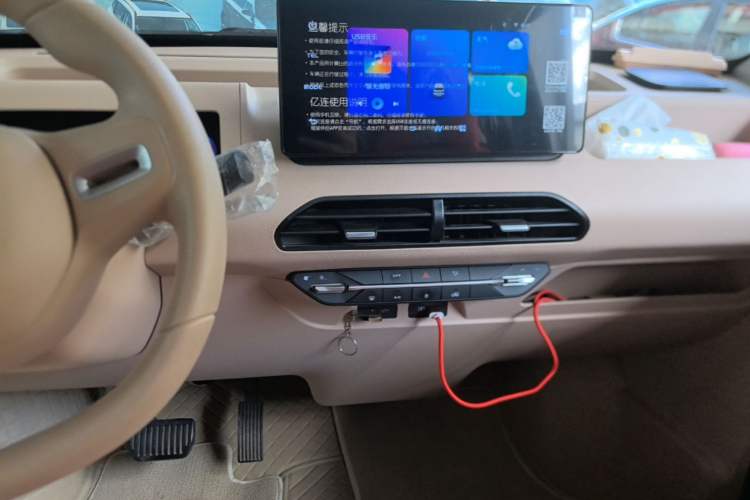 Used Geely Galaxy Panda 2024 Panda Mini 200km Endurance Bear Audio And AC Panel