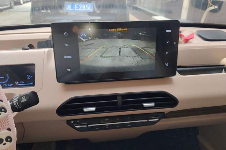 Used Geely Galaxy Panda 2024 Panda Mini 200km Endurance Bear Audio And AC Panel