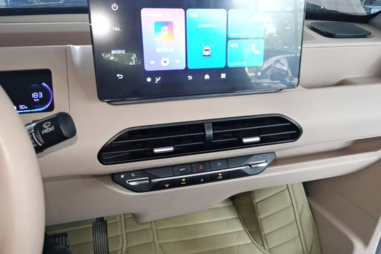 Used Geely Galaxy Panda 2024 Panda Mini 200km Endurance Bear Audio And AC Panel