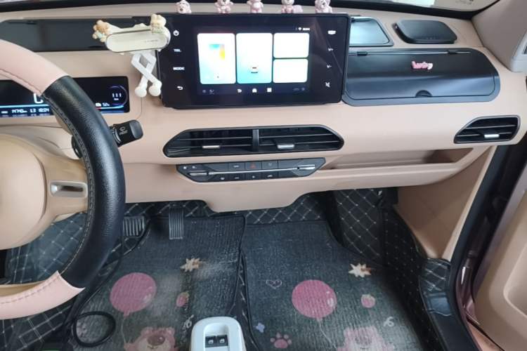 Used Geely Galaxy Panda 2024 Panda Mini 200km Endurance Bear Audio And AC Panel