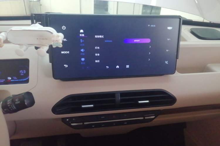 Used Geely Galaxy Panda 2024 Panda Mini 200km Endurance Bear Audio And AC Panel