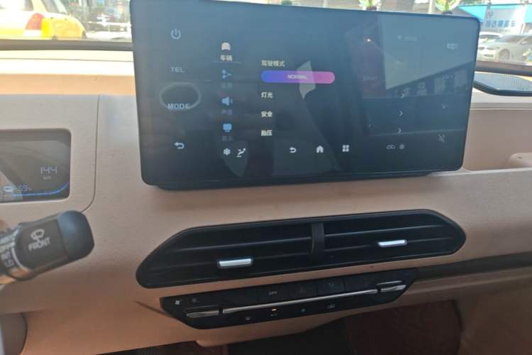 Used Geely Galaxy Panda 2024 Panda Mini 200km Endurance Bear Audio And AC Panel