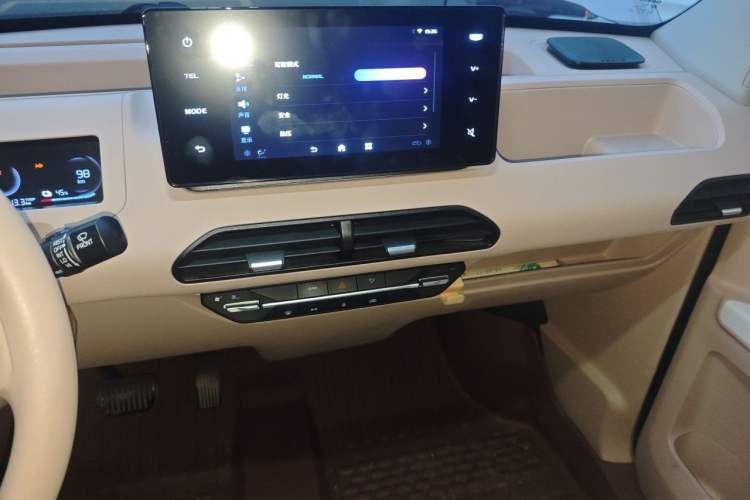 Used Geely Galaxy Panda 2024 Panda Mini 200km Endurance Bear Audio And AC Panel