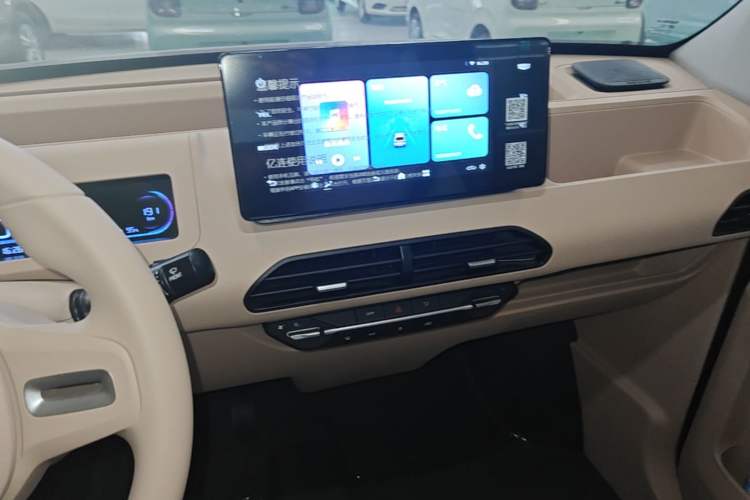 Used Geely Galaxy Panda 2024 Panda Mini 200km Longteng PRO Edition Audio And AC Panel