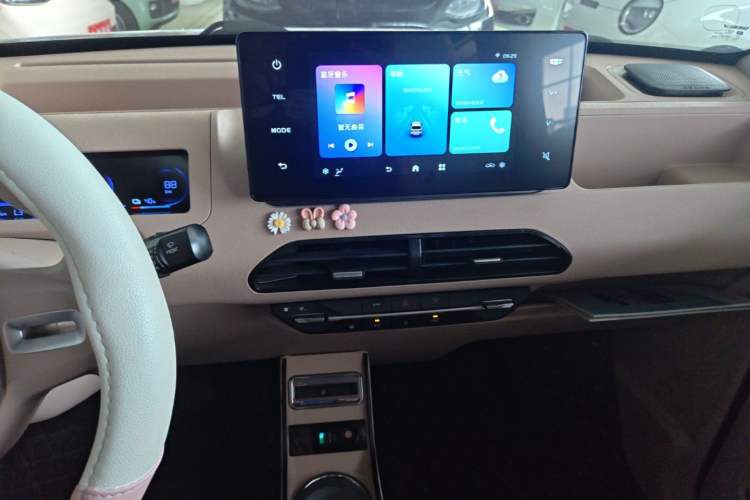 Used Geely Galaxy Panda 2024 Panda Mini 200km Endurance Bear Audio And AC Panel