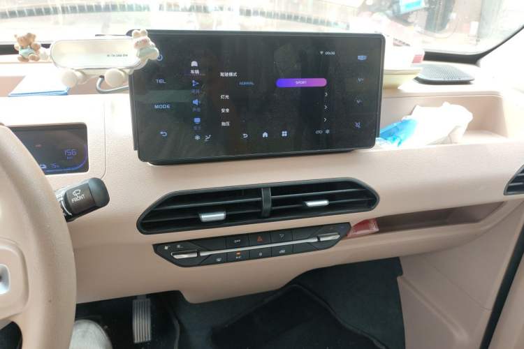 Used Geely Galaxy Panda 2024 Panda Mini 200km Endurance Bear Audio And AC Panel
