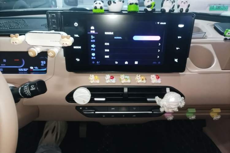 Used Geely Galaxy Panda 2024 Panda Mini 200km Endurance Bear Audio And AC Panel
