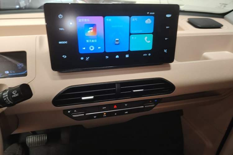 Used Geely Galaxy Panda 2024 Panda Mini 200km Longteng PRO Edition Audio And AC Panel