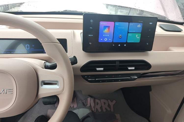 Used Geely Galaxy Panda 2024 Panda Mini 200km Endurance Bear Audio And AC Panel