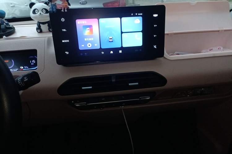 Used Geely Galaxy Panda 2024 Panda Mini 200km Endurance Bear Audio And AC Panel