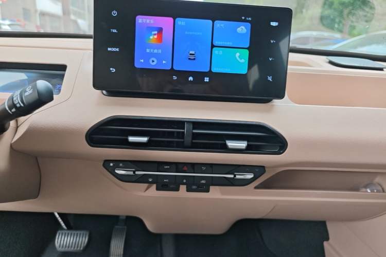 Used Geely Galaxy Panda 2024 Panda Mini 200km Endurance Bear Audio And AC Panel