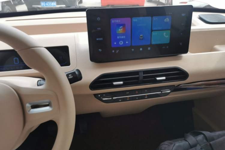 Used Geely Galaxy Panda 2024 Panda Mini 200km Endurance Bear Audio And AC Panel