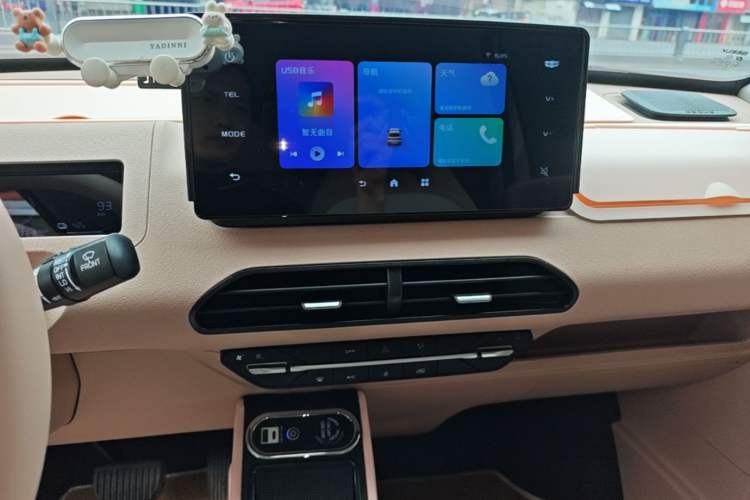 Used Geely Galaxy Panda 2024 Panda Mini 200km Endurance Bear Audio And AC Panel