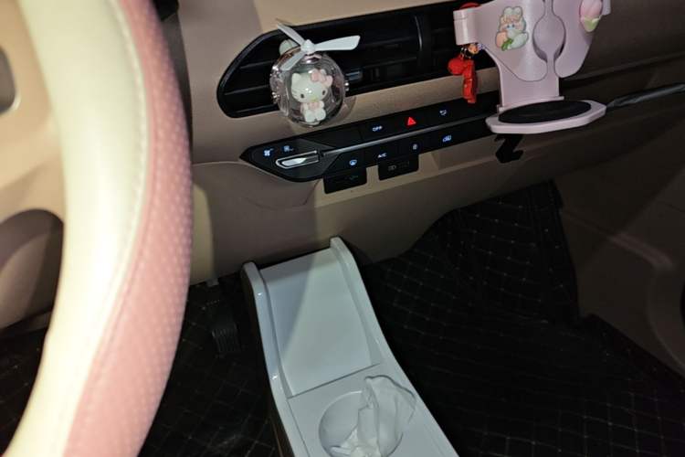 Used Geely Galaxy Panda 2024 Panda Mini 200km Endurance Bear Audio And AC Panel
