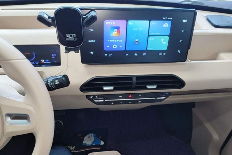 Used Geely Galaxy Panda 2024 Panda Mini 200km Endurance Bear Audio And AC Panel