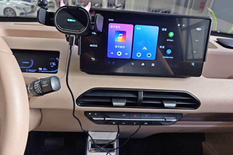 Used Geely Galaxy Panda 2024 200km Panda Kart Audio And AC Panel