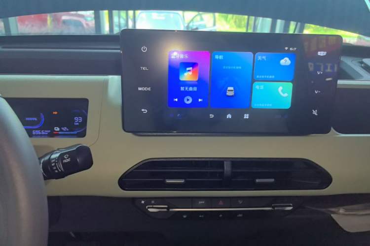 Used Geely Galaxy Panda 2024 Panda Mini 200km Endurance Bear Audio And AC Panel