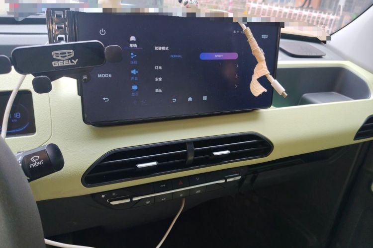Used Geely Galaxy Panda 2024 Panda Mini 200km Endurance Bear Audio And AC Panel
