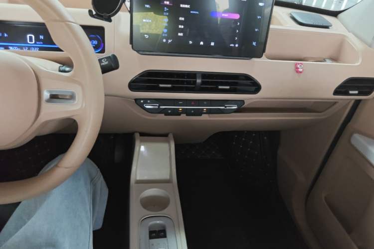 Used Geely Galaxy Panda 2024 200km Panda Kart Audio And AC Panel