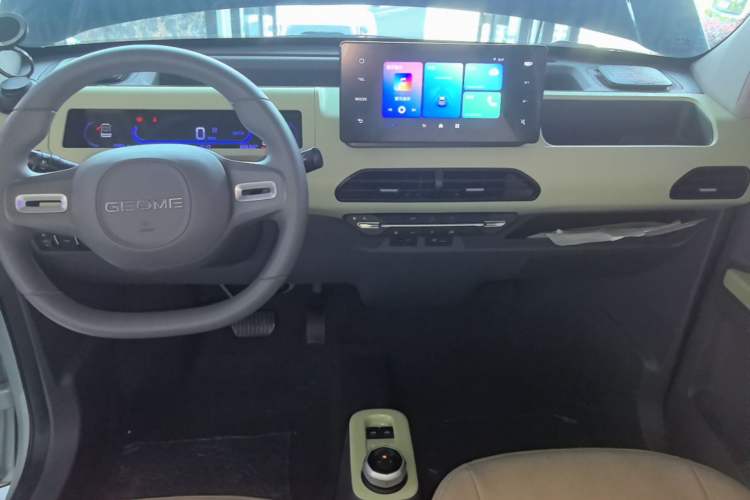Used Geely Galaxy Panda 2024 Panda Mini 200km Endurance Bear Center Console