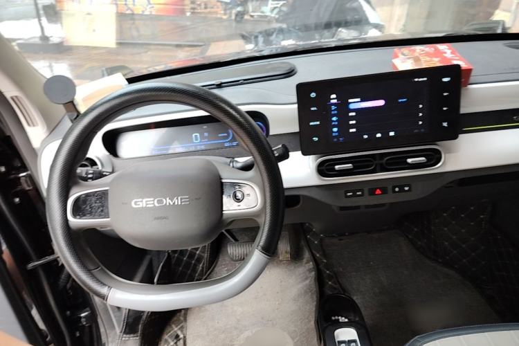 Used Geely Galaxy Panda 2024 Panda Mini 200km Endurance Bear Center Console