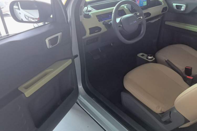 Used Geely Galaxy Panda 2024 Panda Mini 200km Endurance Bear Driver Seat