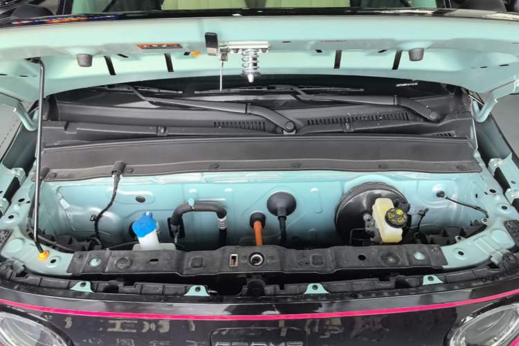 Used Geely Galaxy Panda 2024 Panda Mini 200km Endurance Bear Engine Bay