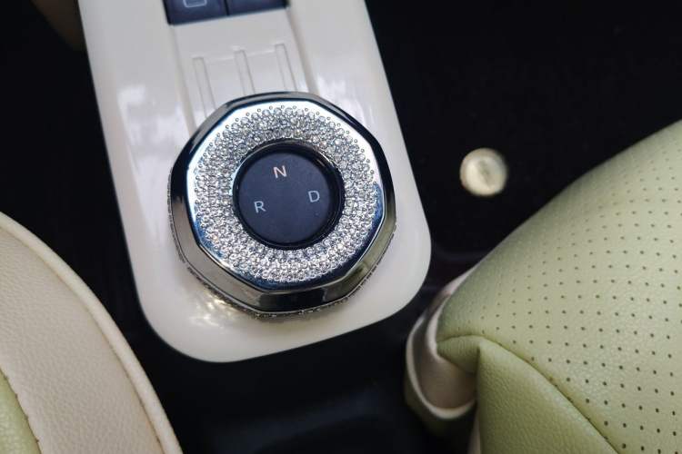 Used Geely Galaxy Panda 2024 Panda Mini 200km Endurance Bear Gear Lever