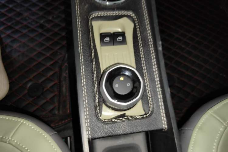 Used Geely Galaxy Panda 2024 200km Panda Rider Gear Lever